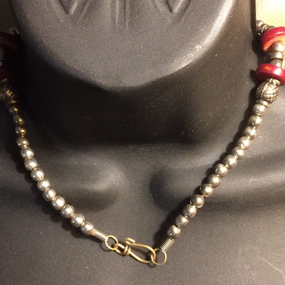 Statement necklace w/ metallic discs maroon beads - Picture 7 of 8